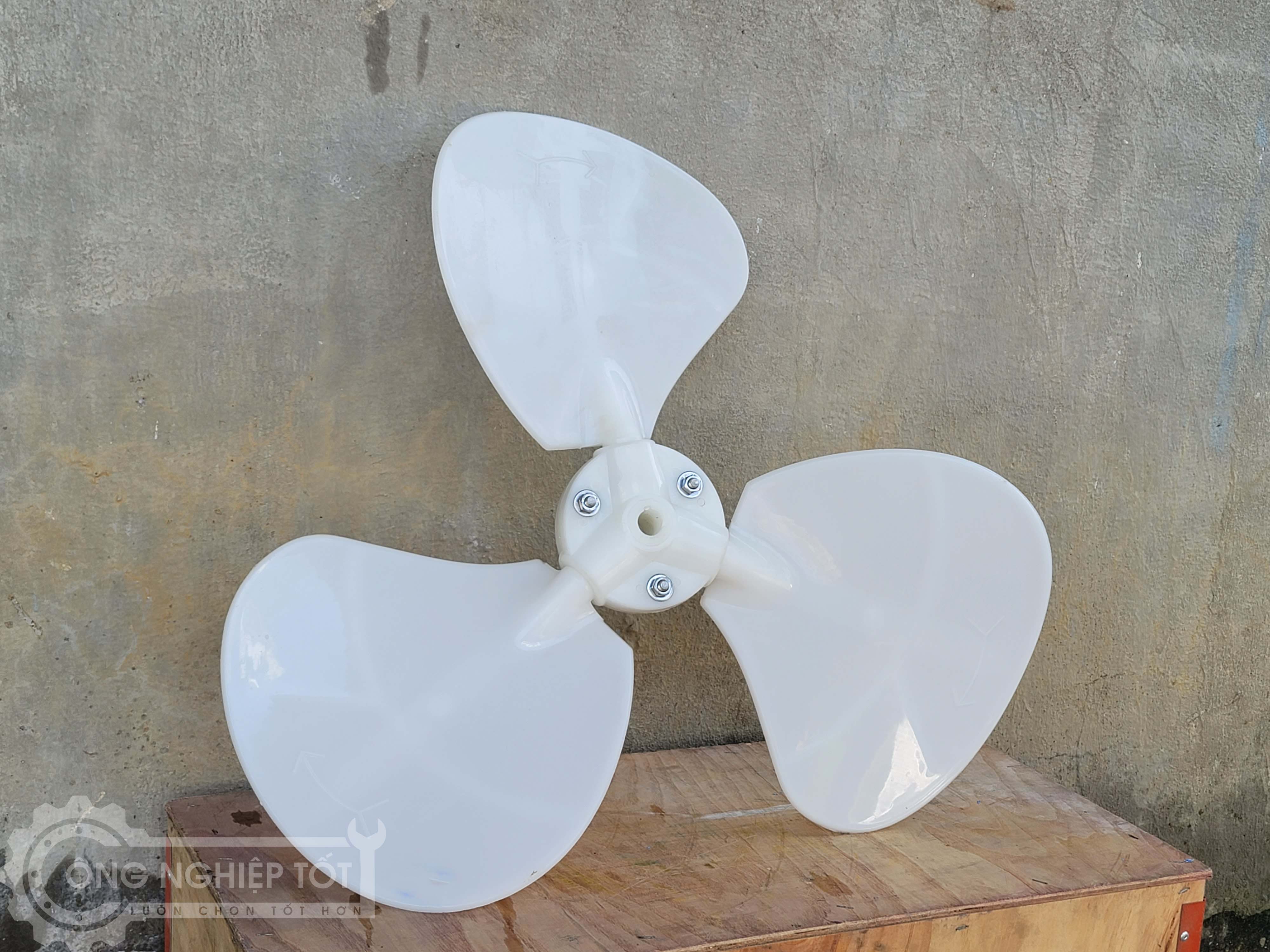 Ảnh thực tế D635 3 cánh